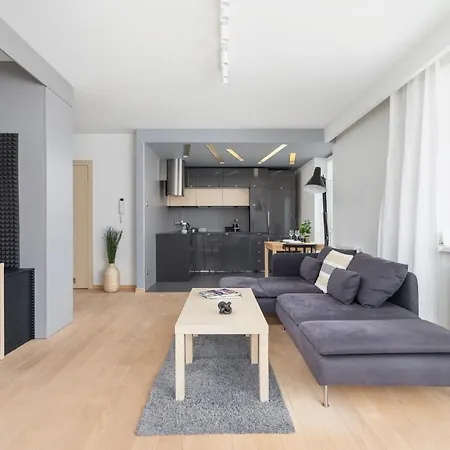 Stawowa With Balcony & Parking Cracow By Renters Krakov