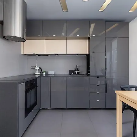 Stawowa With Balcony & Parking Cracow By Renters Апартаменты *