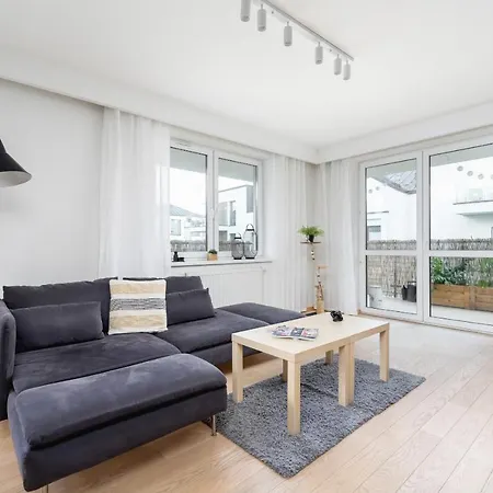 Stawowa With Balcony & Parking Cracow By Renters Апартаменты *