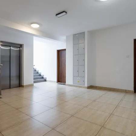 Stawowa With Balcony & Parking Cracow By Renters Appartamento Cracovia